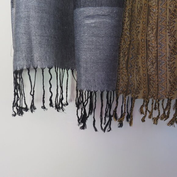 Lot of 3 Fringed Paisley Scarves Wraps.......824 - Picture 5 of 12